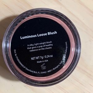 Studio makeup luminous loose blush